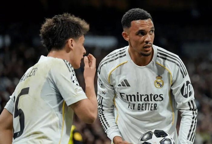 基恩怒批阿诺德欧冠防守失误：孩子般错误不配伟大后卫|皇马|英格兰|拜仁|亚历山大-阿诺德|拜仁慕尼黑_新浪体育_新浪新闻